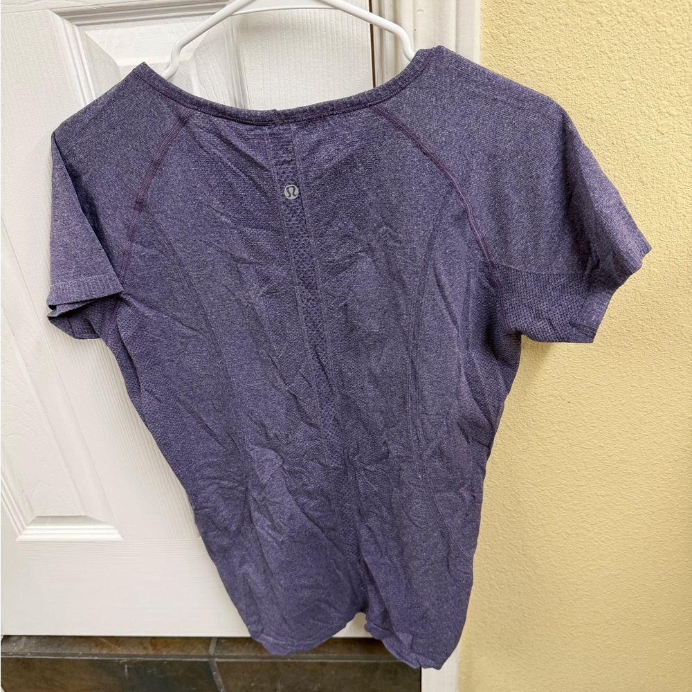 lululemon athletica Heathered Purple V-Neck Swiftly Tee - Picture 2 of 2